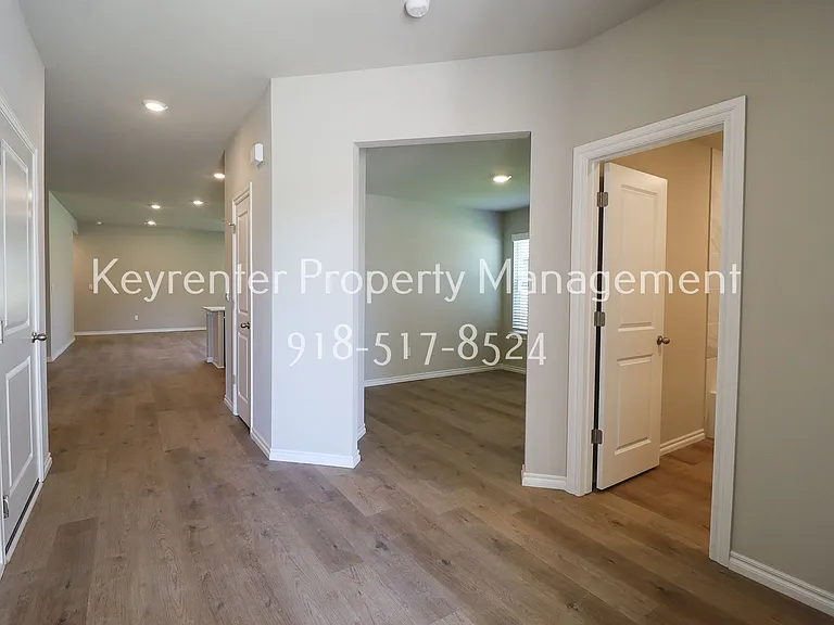 15610 S 75th East Ave — Photo 4