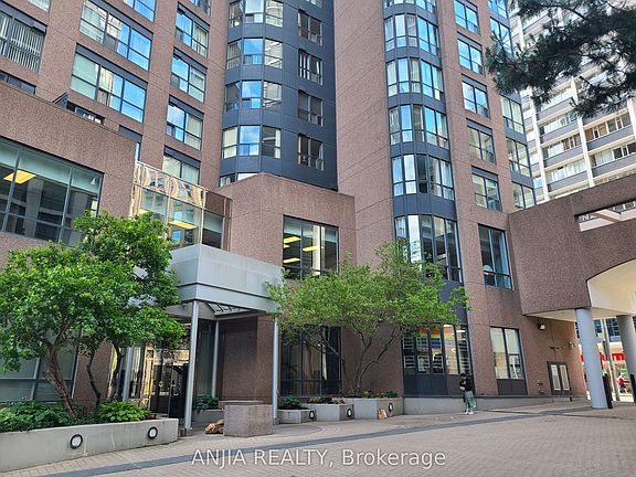 5th image of 7 Carlton St #1805