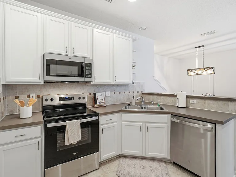6119 Bartram Village Dr — Photo 66