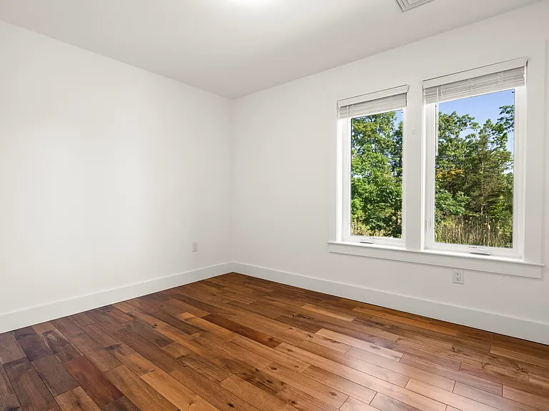 245 E Main St #1 — Photo 29