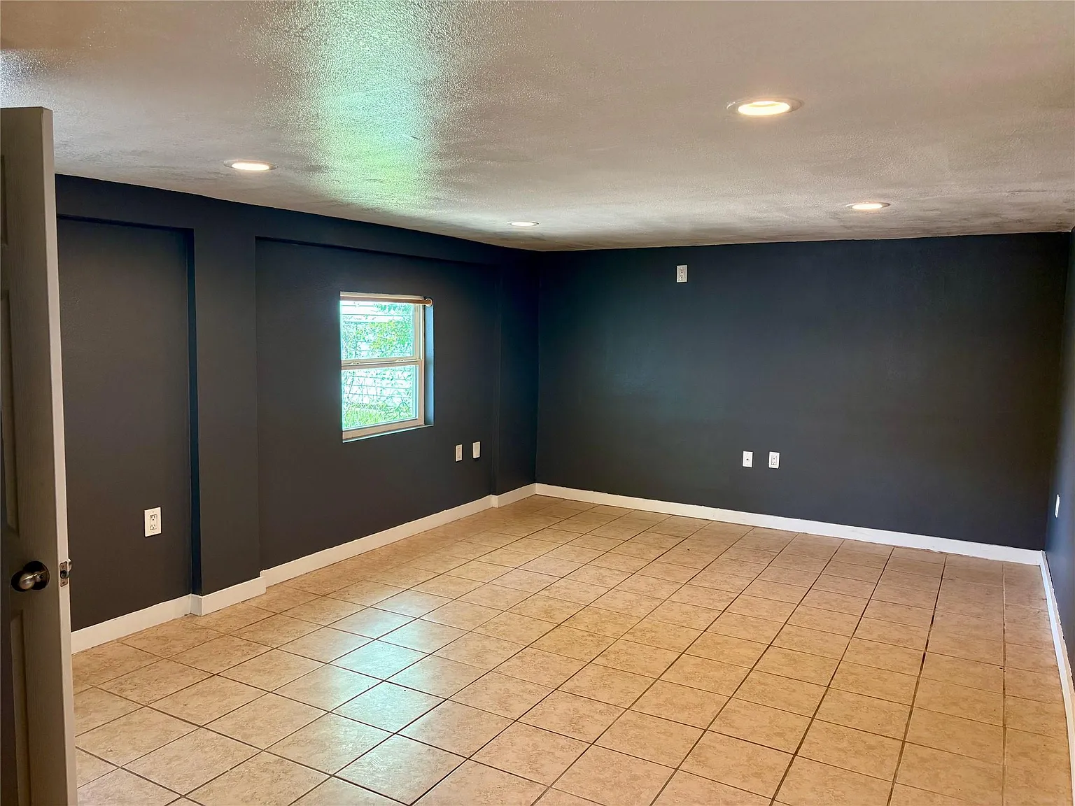 2 bed, 1.0 bath, 1200 sqft, $1,450 — Photo 4