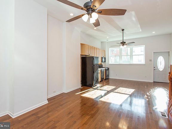 4th image of 2241 Bainbridge St