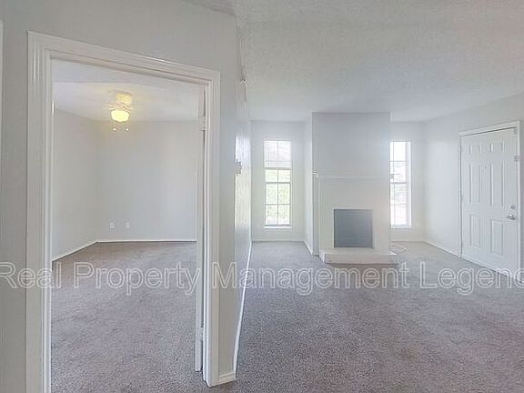 5th image of 9520 Royal Ln APT 108