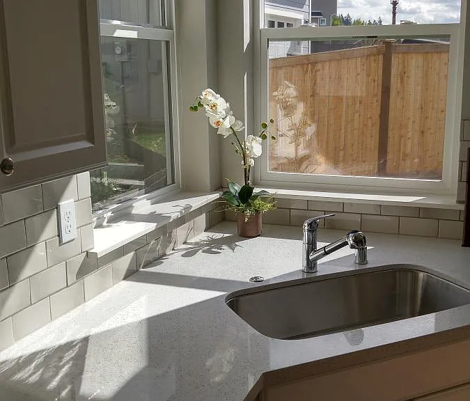 718 Freedom Ct SE — Photo 8