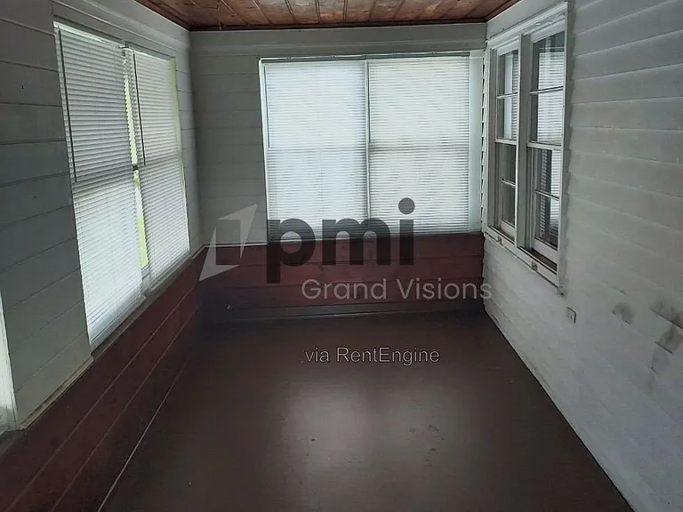 2060 N Water St — Photo 17