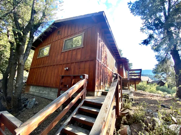 2105 Woodland Dr, Pine Mountain Club, CA 93222