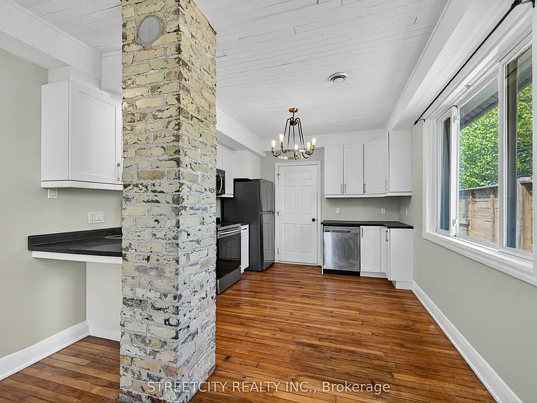 1055 Commissioners Rd E — Photo 11