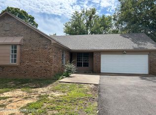 7397 Meadowbrook Dr, Horn Lake, MS 38637