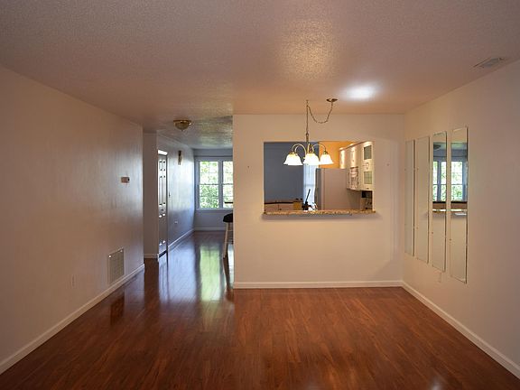 3rd image of 106 Country Club Ct