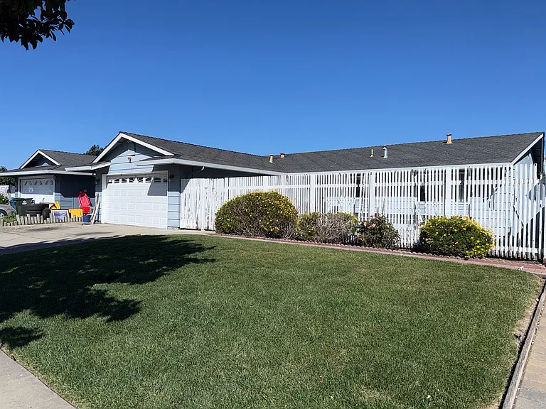 825 Victor St — Photo 1