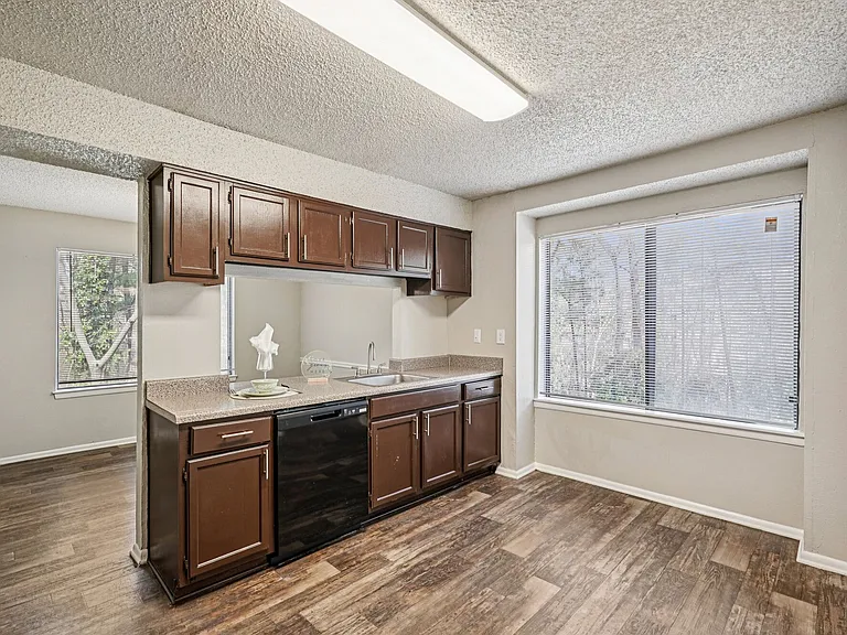 Las Palmas Apartments — Photo 38