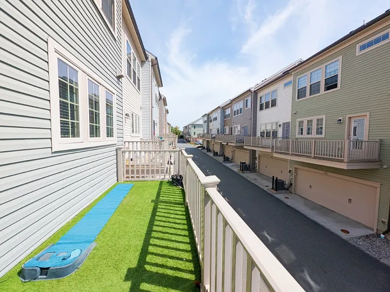 33 Ambrosia Ct — Photo 11