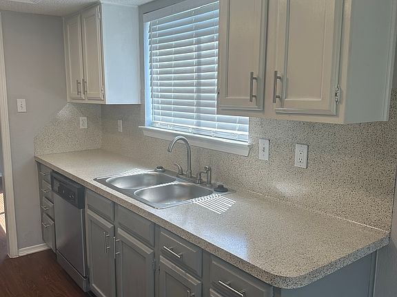 3rd image of 3109 Whisper Oaks Ln #A