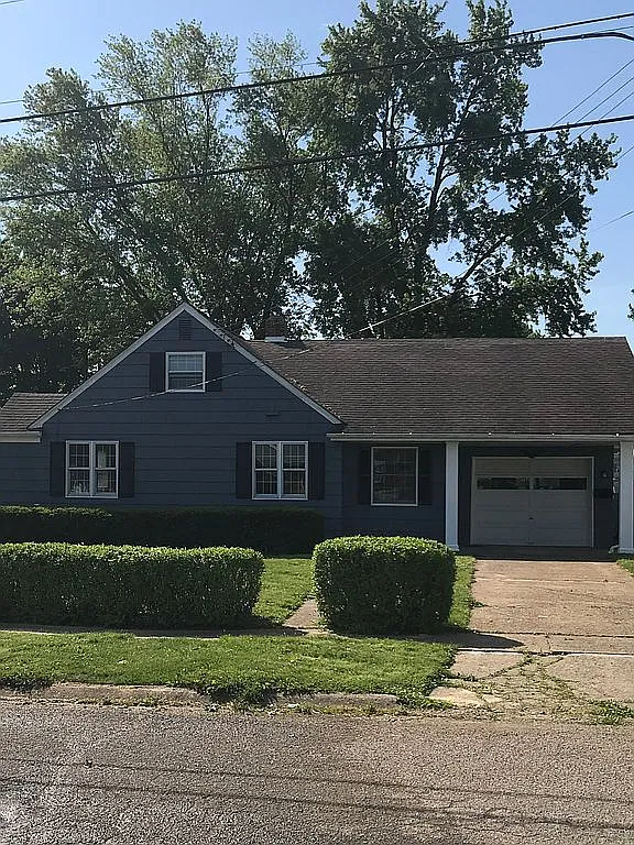 2347 Admiral St photo 1