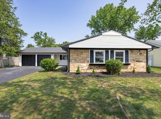 12 Expert Ln, Willingboro, NJ 08046