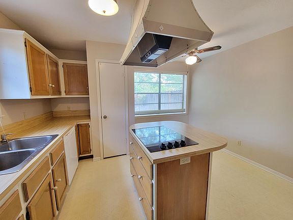 4th image of 3912 Ravenwood Dr