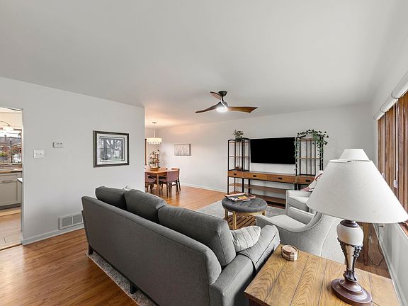 4th image of 56 Peyton Dr
