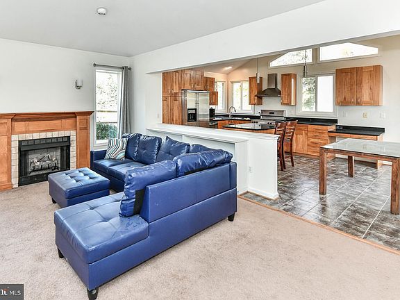 4th image of 3021 N Florida St