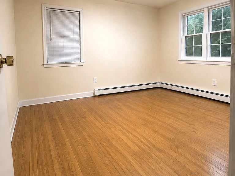 304 Loren Ct — Photo 11