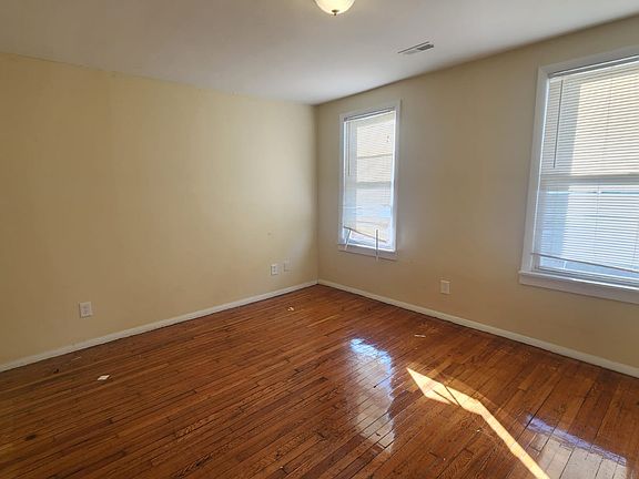 3rd image of 265 Norton St #33