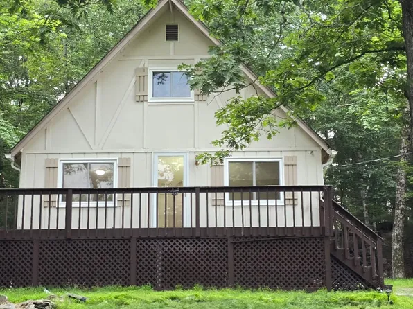 326 Wild Acres Dr, Dingmans Ferry, PA 18328