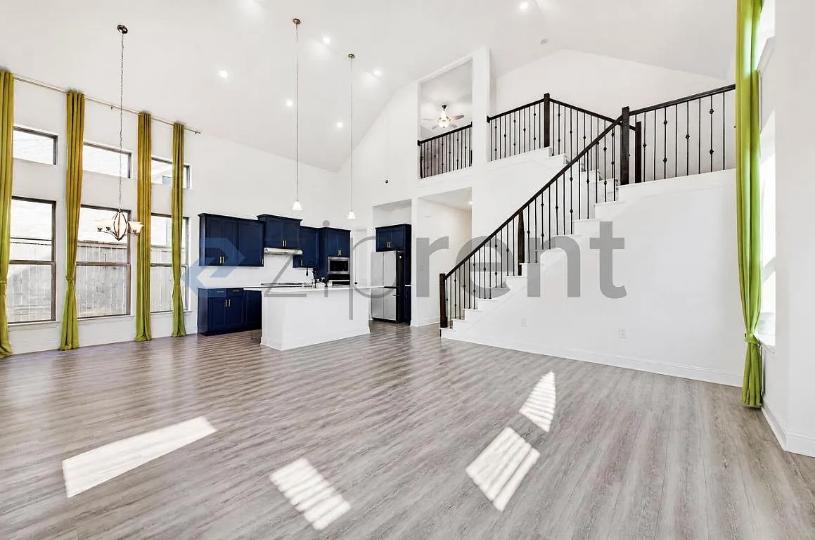 4 bed, 2800 sqft, $3,250 — Photo 1