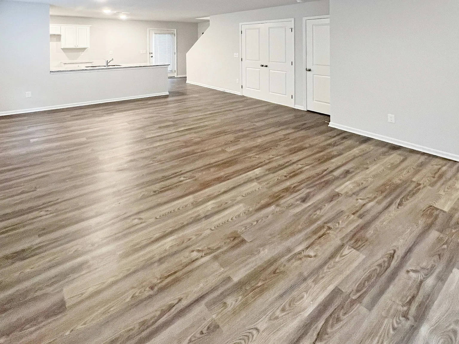 3 bed, 2.5 bath, 1271 sqft, $1,685 — Photo 3