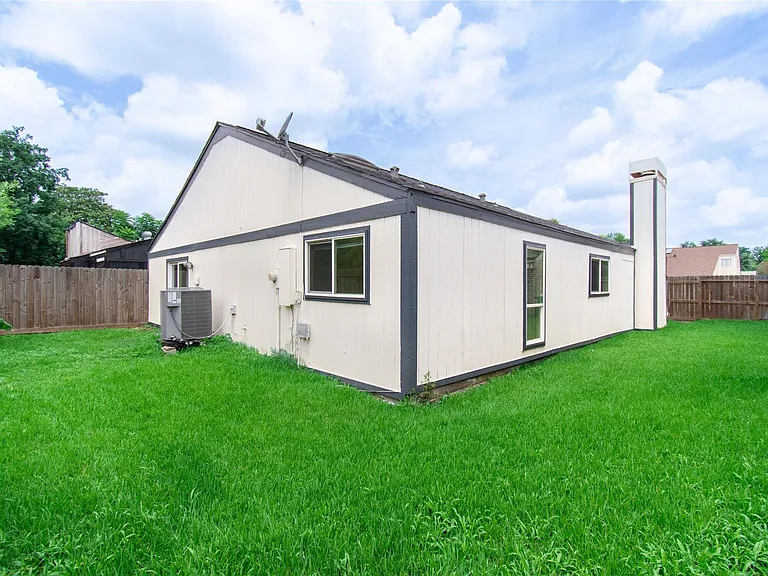 6423 Coachwood Dr — Photo 36