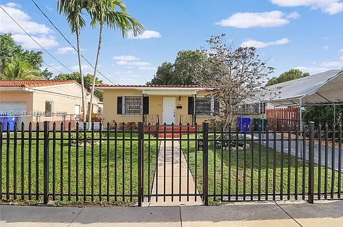 3330 SW 2nd St Photo 1