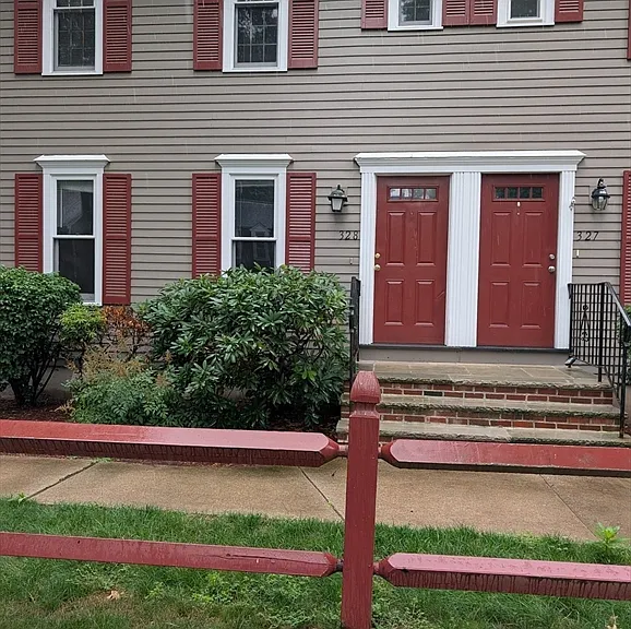 328 Wellman Ave #328 — Photo 1