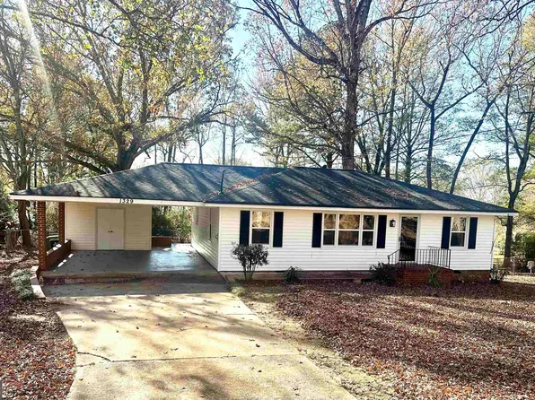 1329 Greenview Dr, Griffin, GA 30224