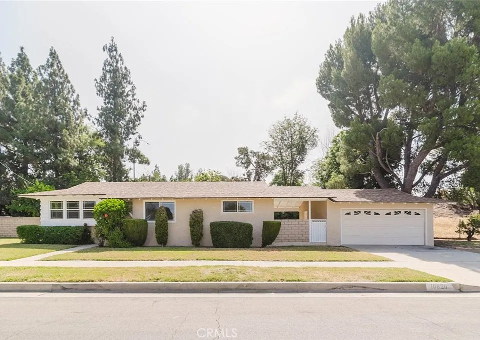 10826 Blucher Ave