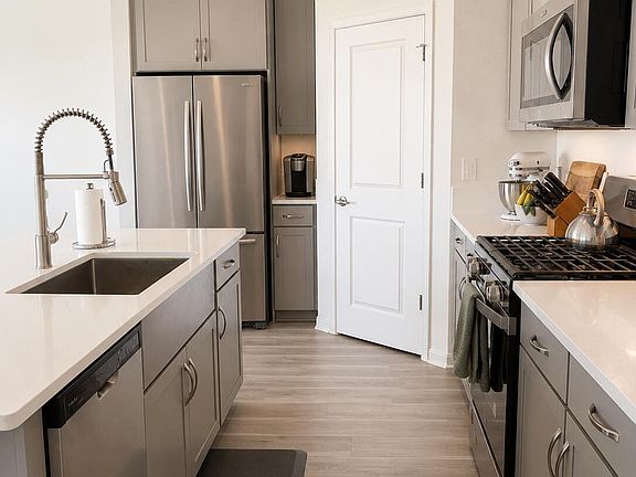 4th image of 47 Carbonell Pl