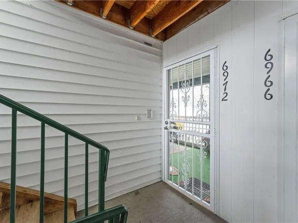 6972 N Olive St, Gladstone, MO 64118