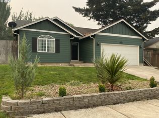 865 Arthur Ave, Cottage Grove, OR 97424
