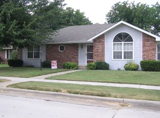 1447 W McGee St, Springfield, MO 65807