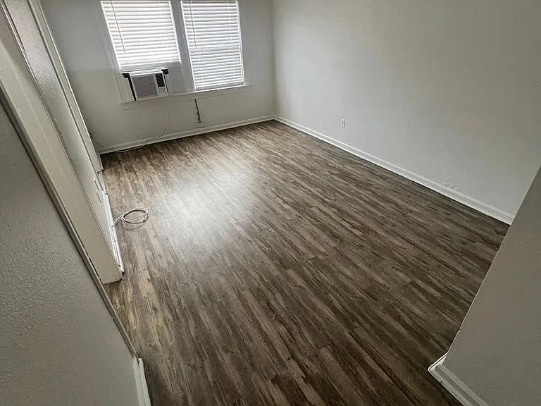 Wilton Way Apartments — Photo 15