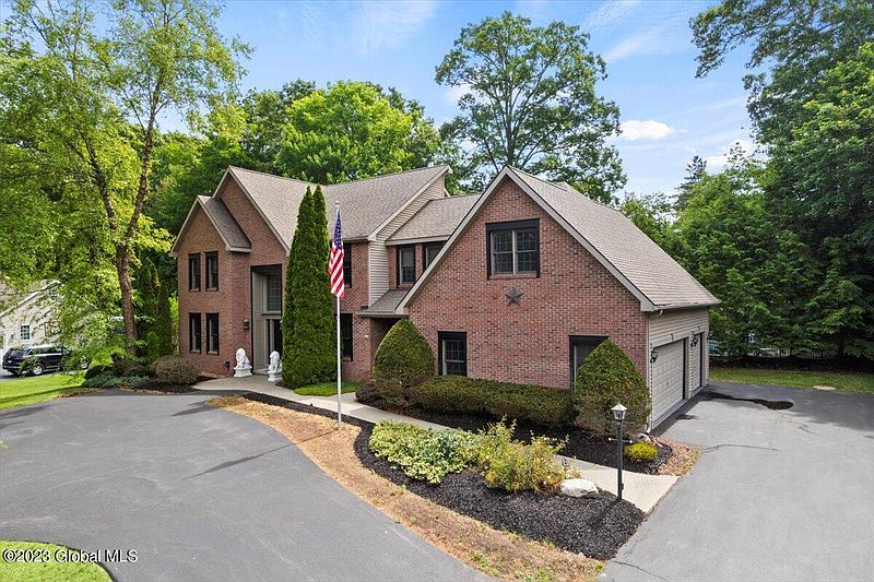 3rd image of 21 Pinecrest Drive