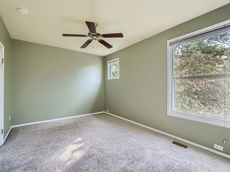 823 E 22nd Ave — Photo 21