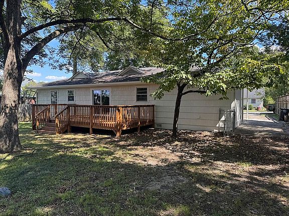 Back of house/ deck area