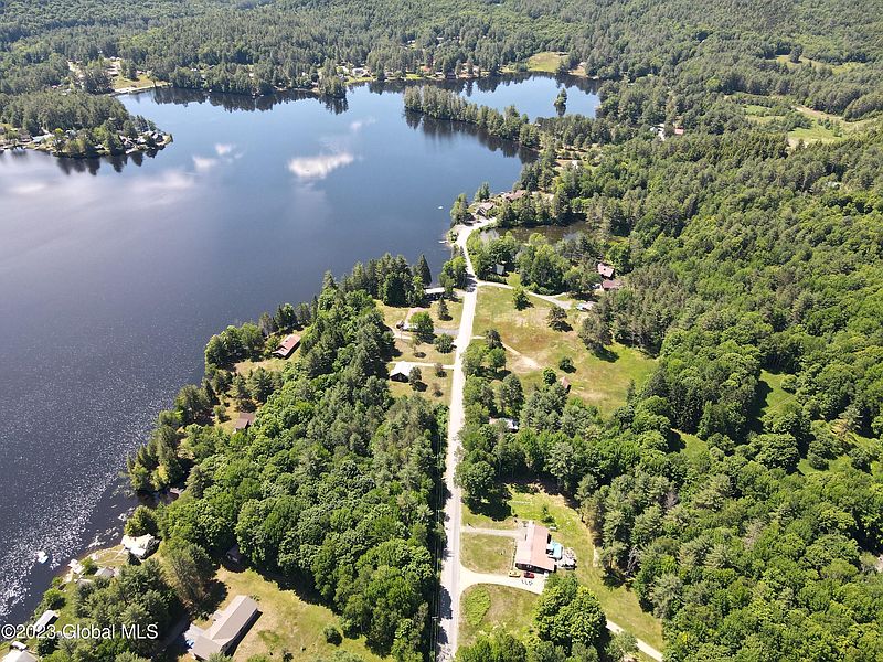 4th image of 257 Algonquin Drive