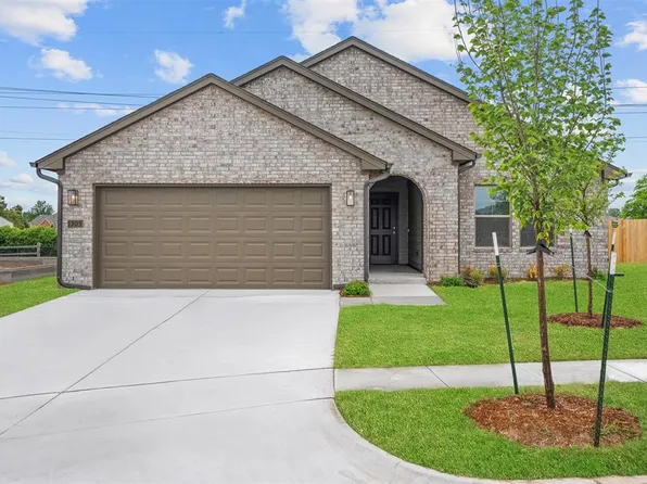 1305 SW 157th St, Moore, OK 73170