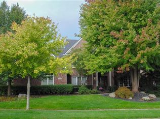 3695 Sleepy Fox Dr, Rochester Hills, MI 48309