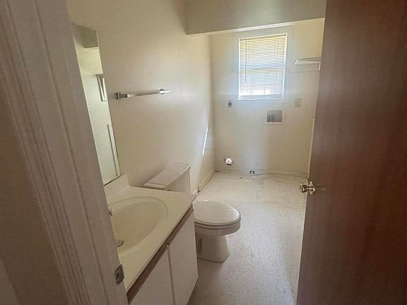 3rd image of 721 Carolina #24