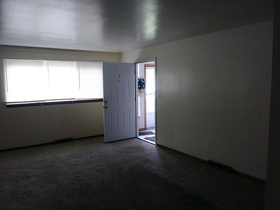 5th image of 83 Homestead Dr APT 1