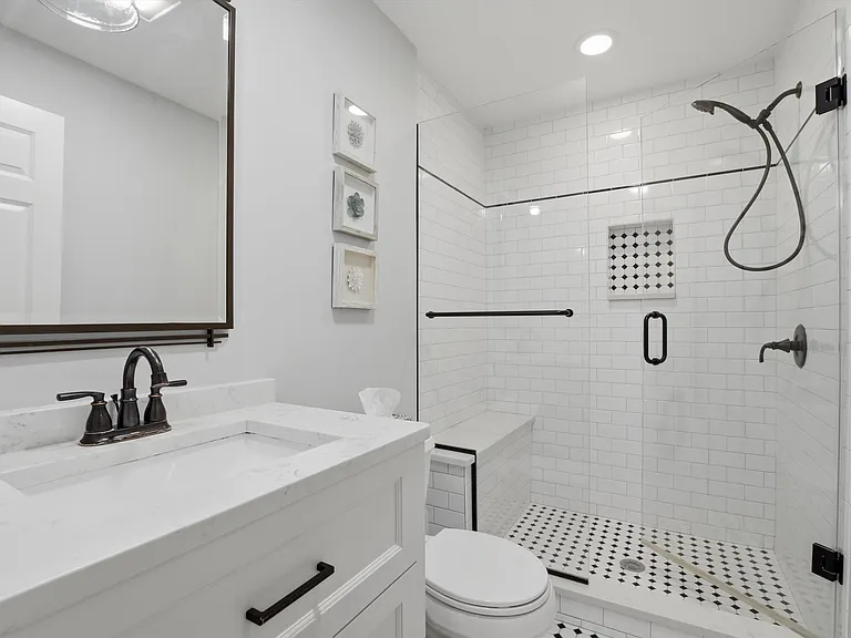 822 S Chester Ave — Photo 17