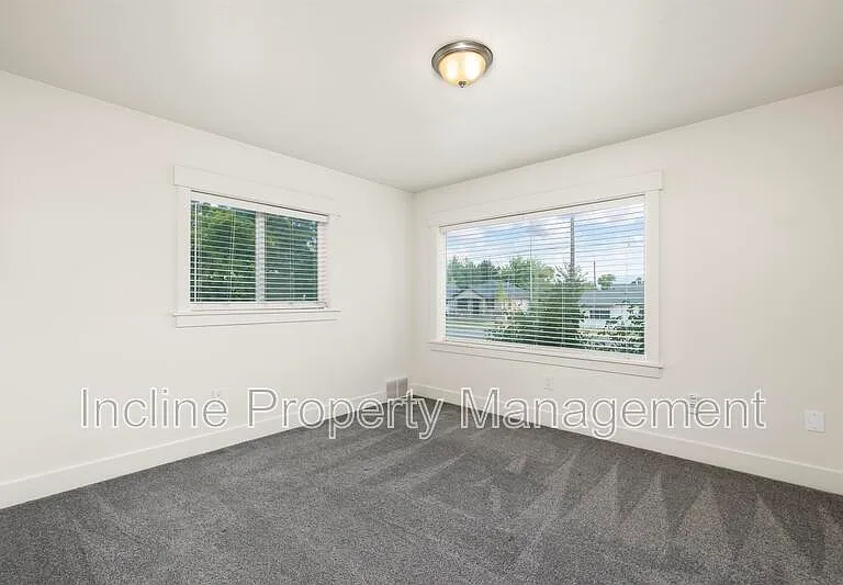 792 W 500 N — Photo 10