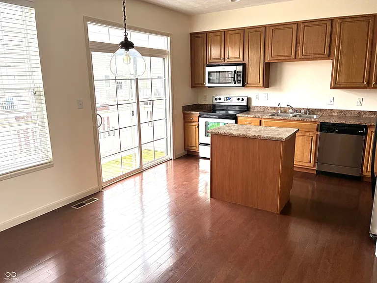 420 W Main St — Photo 16