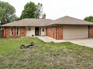 15375 Arrowhead Dr, Yukon, OK 73099