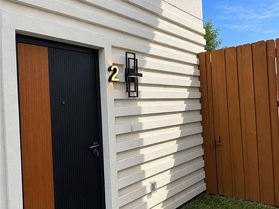 2nd image of 2907 Esteban St #2